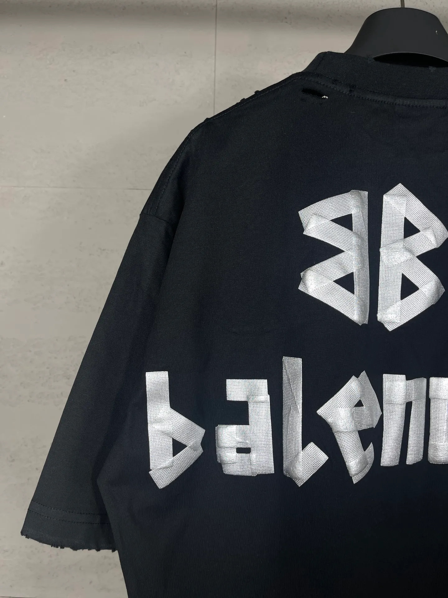 【 . Quality】BALENCI*GA/ .24ss Classic . . T . . ZP . 260 ， . ， ， 。Classic ， . ， 。 . ， 。 ， ， 。 OS . Same Style。 ：BL 223383 ： ， ，Khaki Size：XS S M L